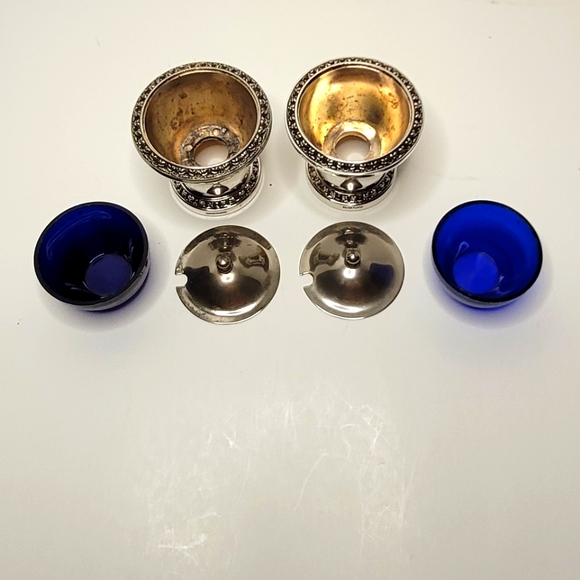 Two Ianthe Silverplate Vintage Mustard Pots w Blue Inserts Floral Design England - Picture 6 of 10